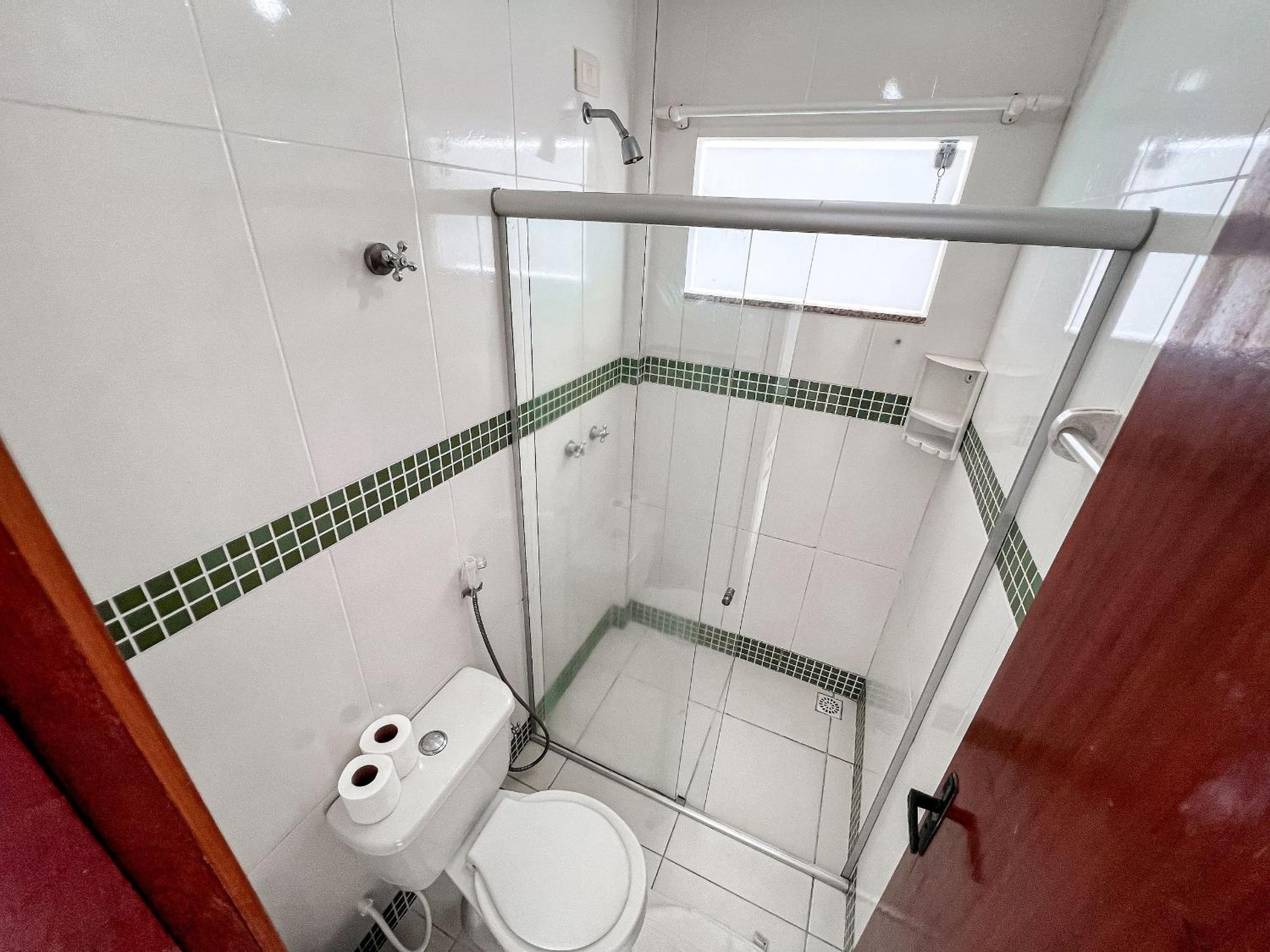 Casas no Residencial Mont Sião com 1, 2 ou 3 suítes (todas com ar condicionado) condomíno a poucos metros da praia de Taperapuã (Axé Moi), com 2 piscinas a