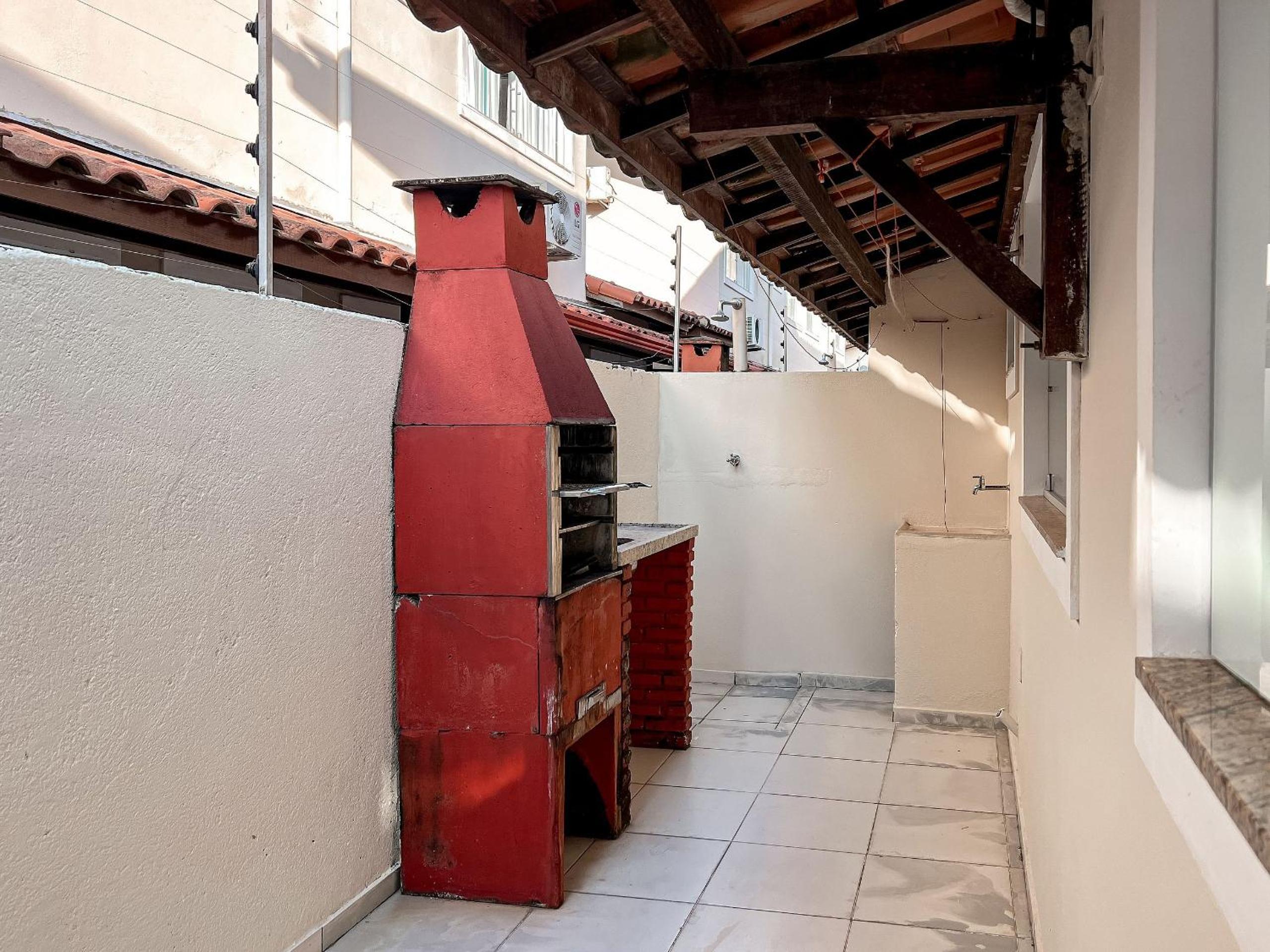 Casas no Residencial Mont Sião com 1, 2 ou 3 suítes (todas com ar condicionado) condomíno a poucos metros da praia de Taperapuã (Axé Moi), com 2 piscinas a