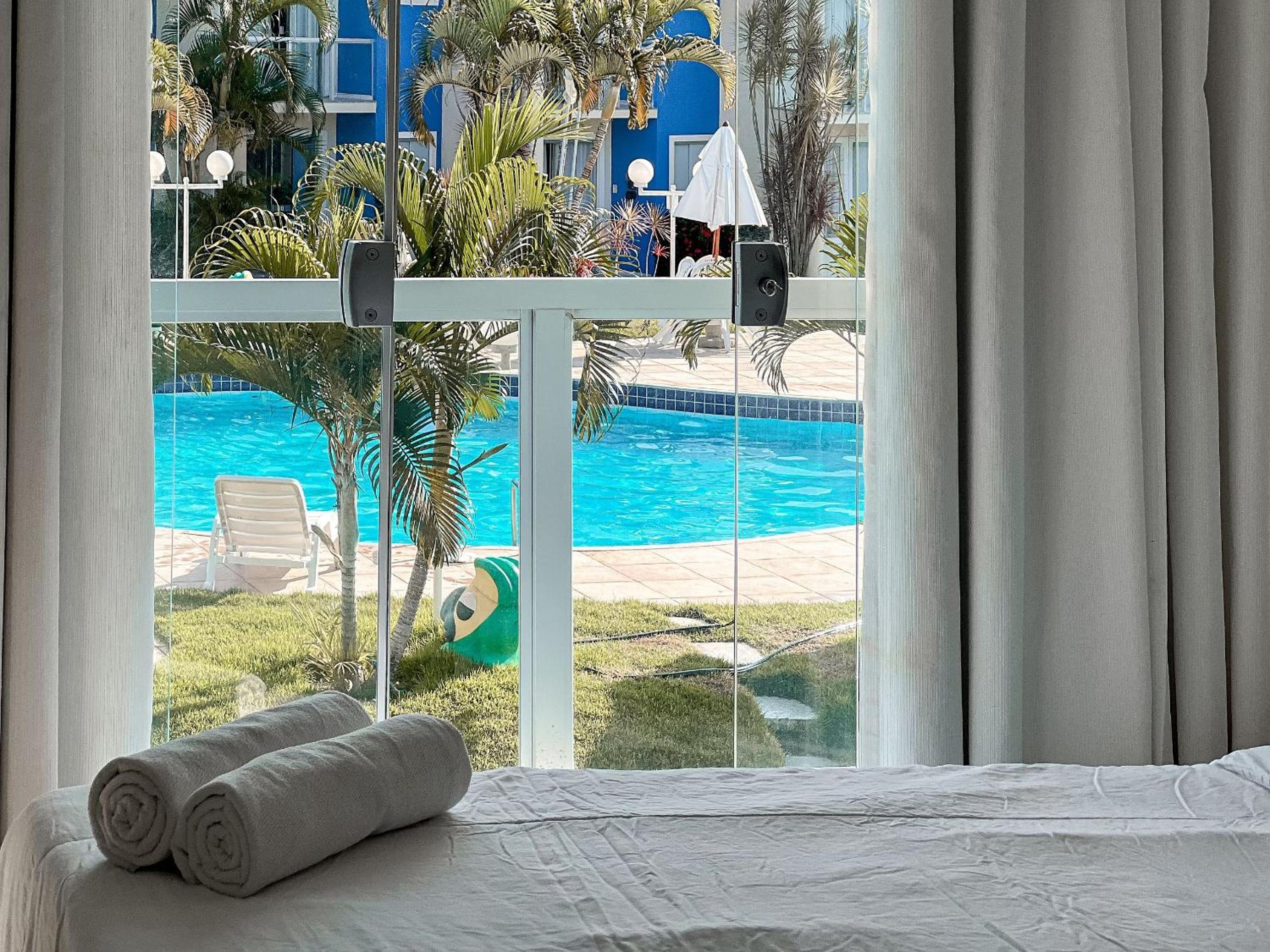 Casas no Residencial Mont Sião com 1, 2 ou 3 suítes (todas com ar condicionado) condomíno a poucos metros da praia de Taperapuã (Axé Moi), com 2 piscinas a