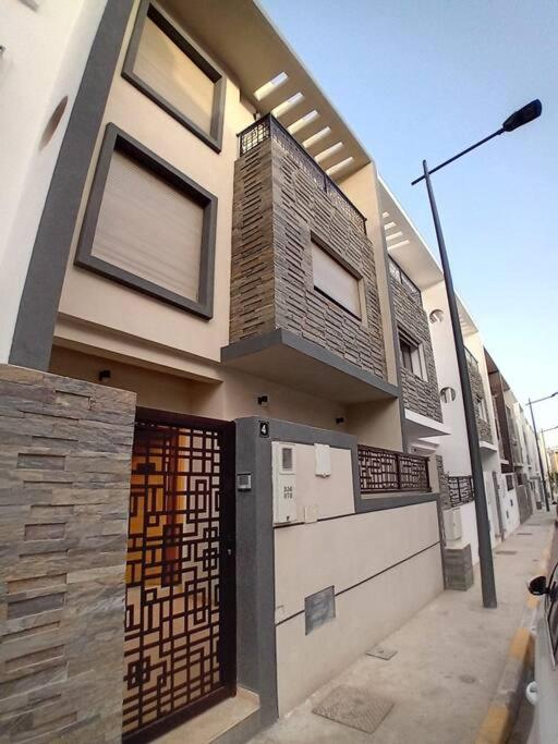 Brand new triplex with small garden view 2
