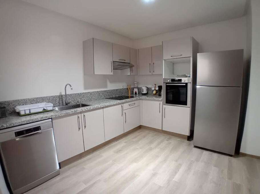 Brand new triplex with small garden view 4