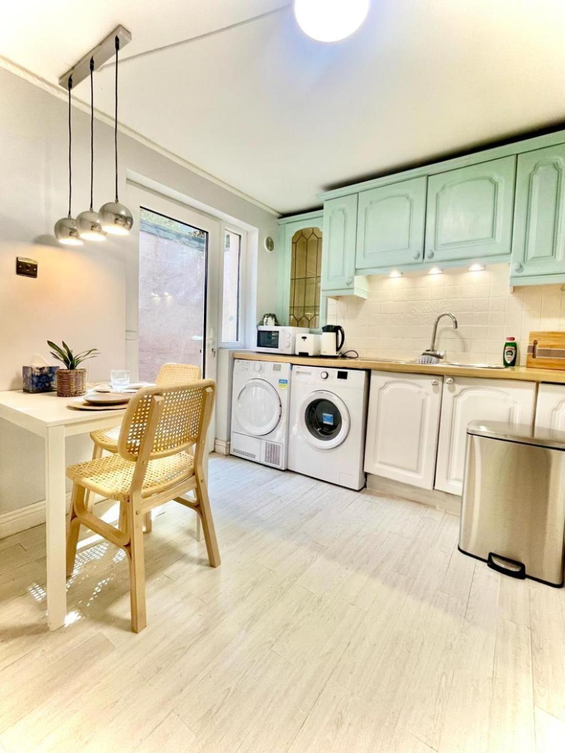 Room in House - Dublin 1-Spacious Modern Duplex 2b2b