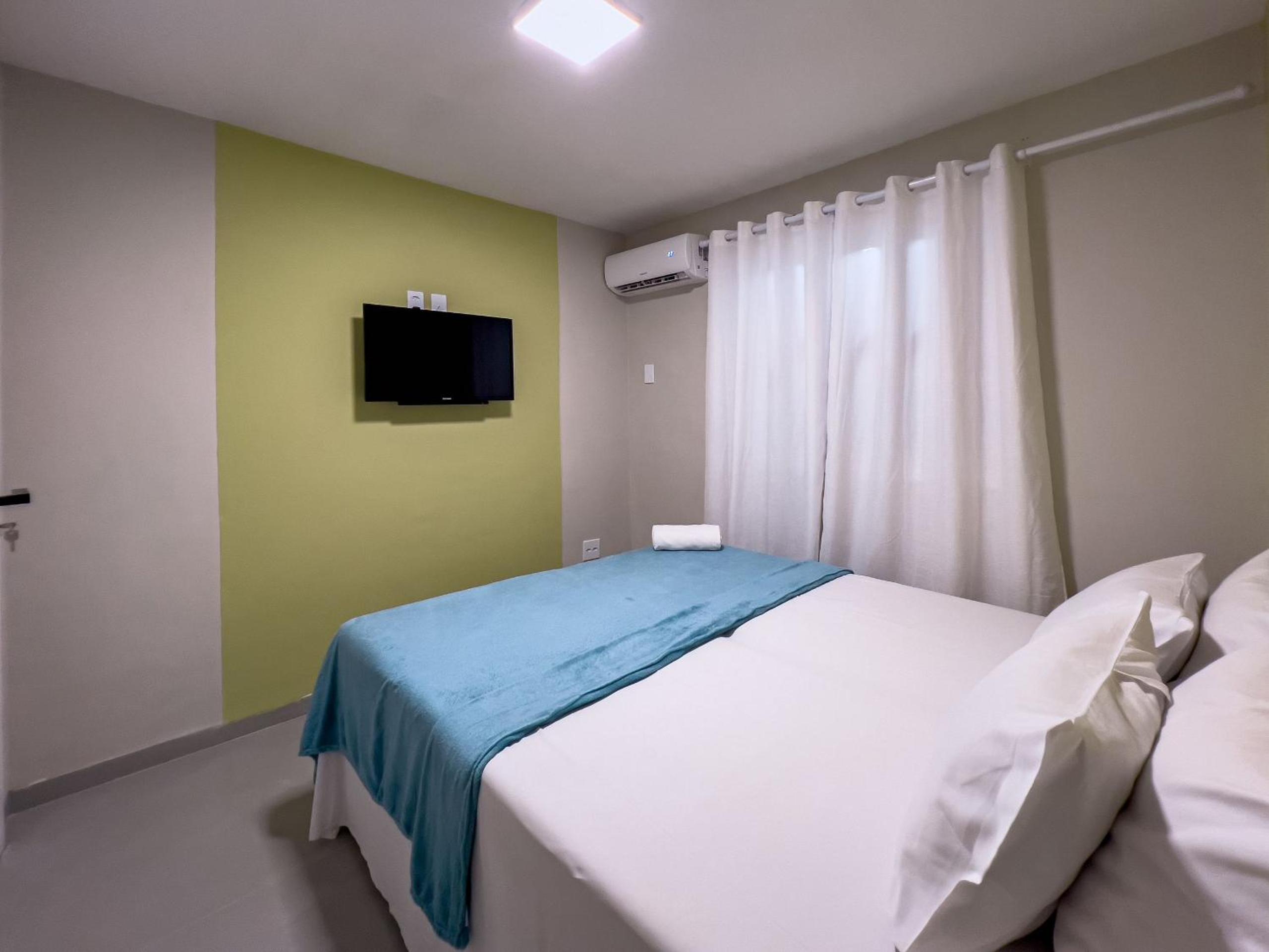 Casas com 2 ou 3 suítes (todas com ar split), com internet privativa 300MBPSno Residencial Nazareth, localizado a aproximadamente 80m da praia de Taperapuã