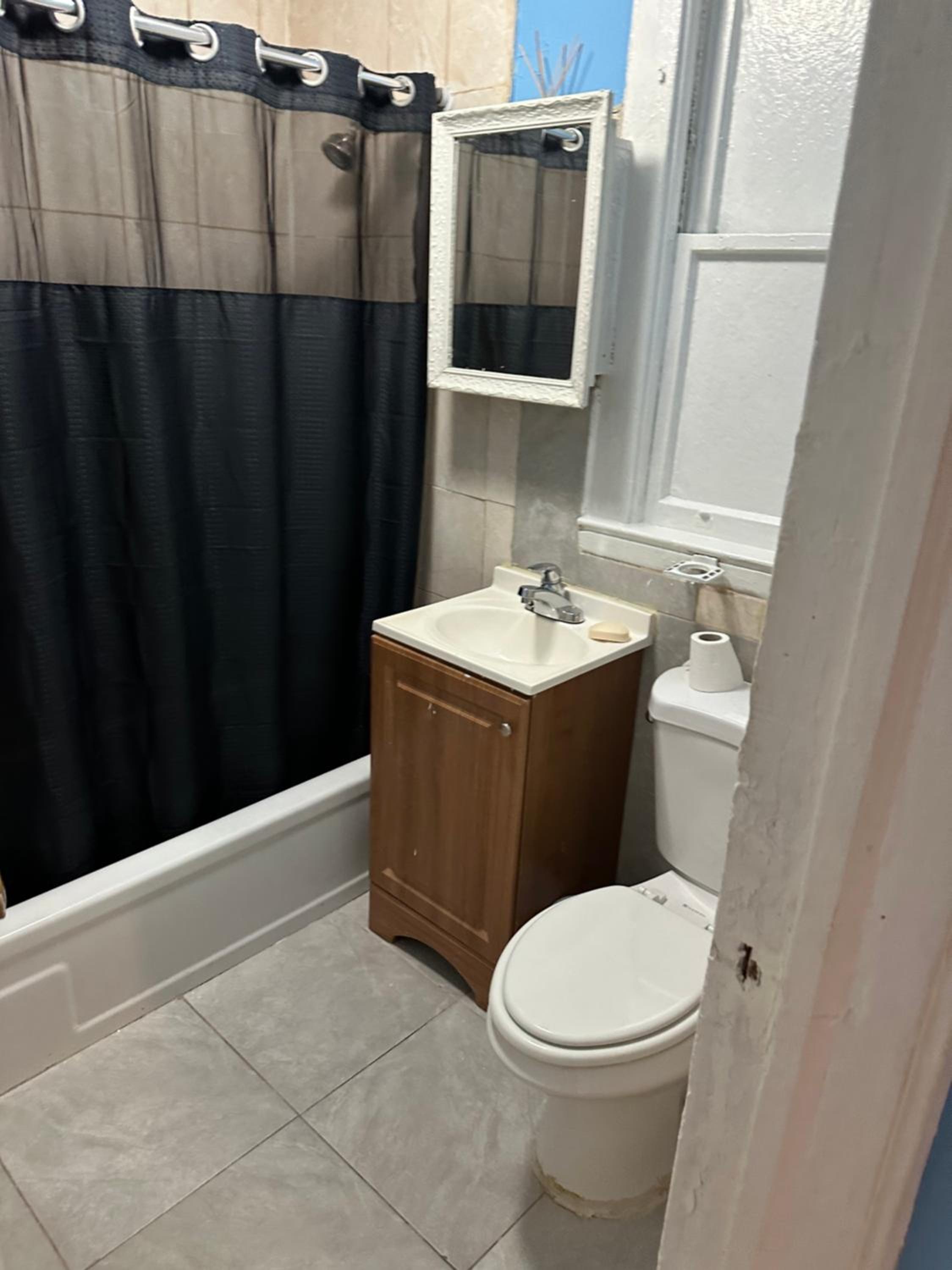 Miscellaneous Market Vacations - Fidelia Fuchsite Room, Queen Bed minutes from Newark Liberty international Airport and Newark Penn Station - Property Image 5