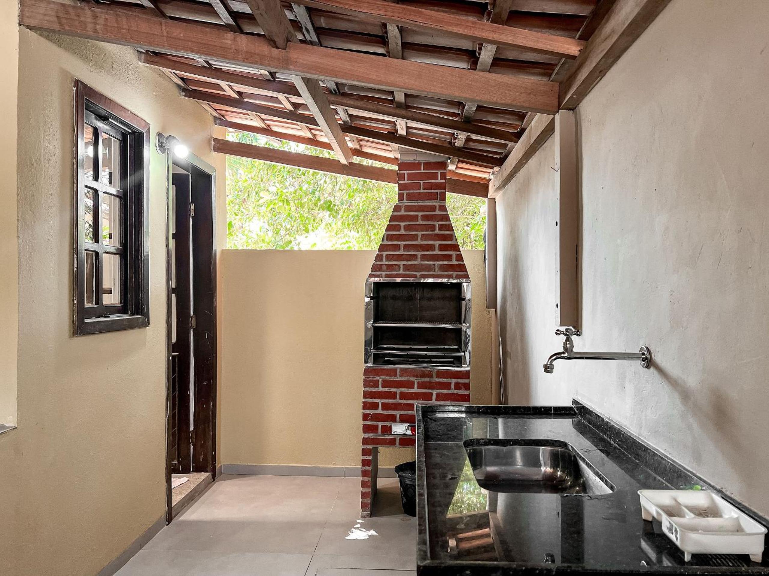 Casas com 2 ou 3 suítes (todas com ar split), com internet privativa 300MBPSno Residencial Nazareth, localizado a aproximadamente 80m da praia de Taperapuã