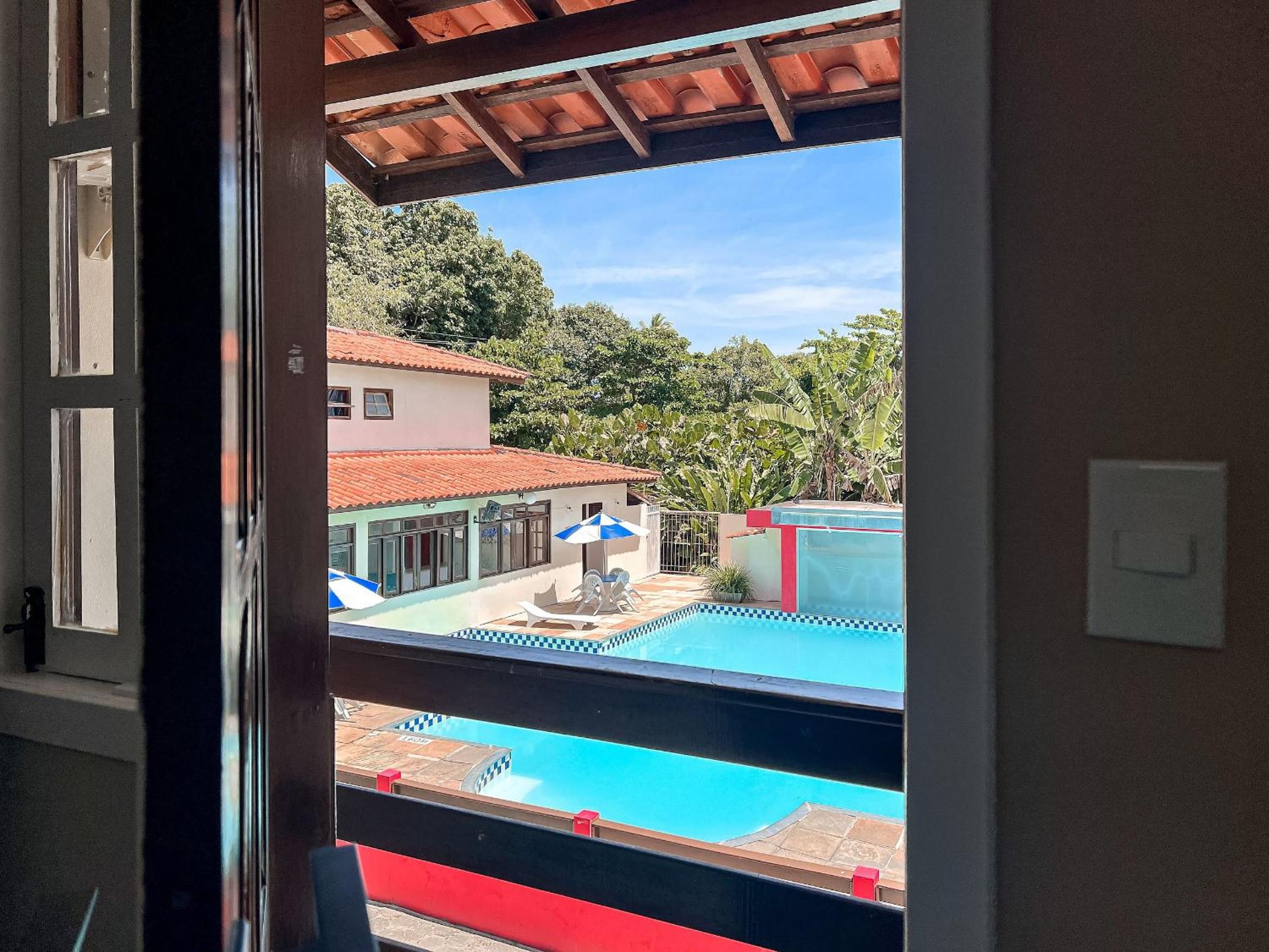 Casas com 2 ou 3 suítes (todas com ar split), com internet privativa 300MBPSno Residencial Nazareth, localizado a aproximadamente 80m da praia de Taperapuã