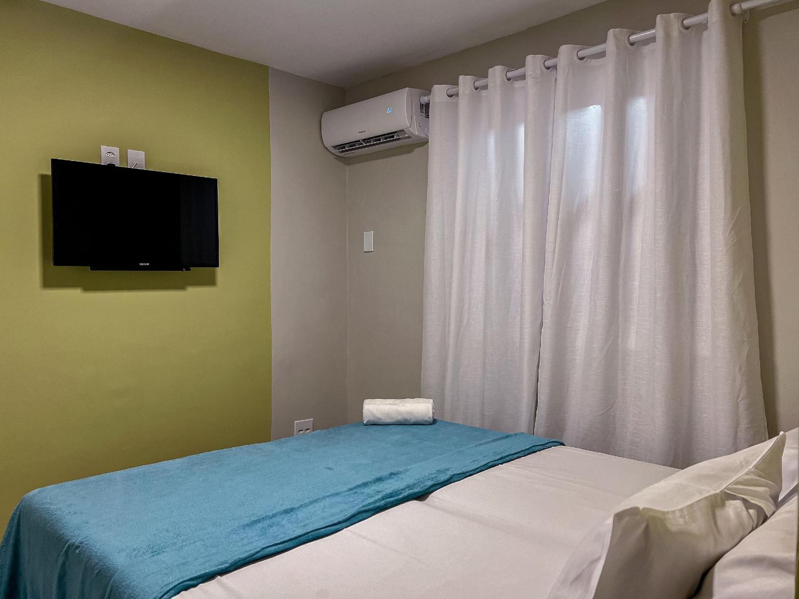 Casas com 2 ou 3 suítes (todas com ar split), com internet privativa 300MBPSno Residencial Nazareth, localizado a aproximadamente 80m da praia de Taperapuã