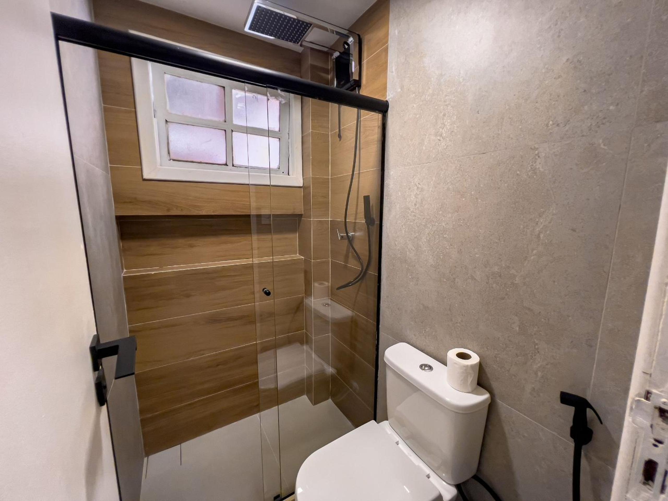 Casas com 2 ou 3 suítes (todas com ar split), com internet privativa 300MBPSno Residencial Nazareth, localizado a aproximadamente 80m da praia de Taperapuã