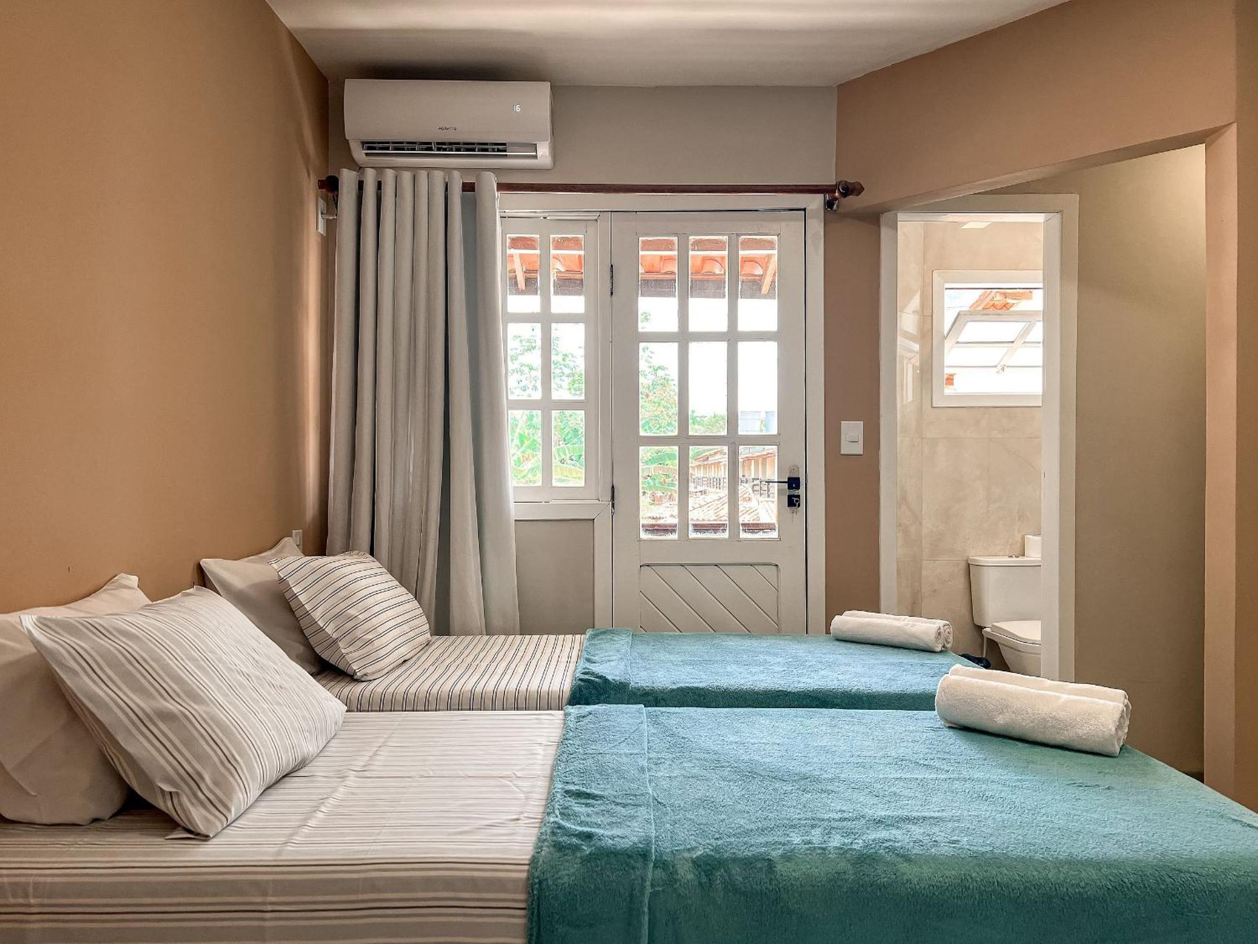 Casas com 2 ou 3 suítes (todas com ar split), com internet privativa 300MBPSno Residencial Nazareth, localizado a aproximadamente 80m da praia de Taperapuã