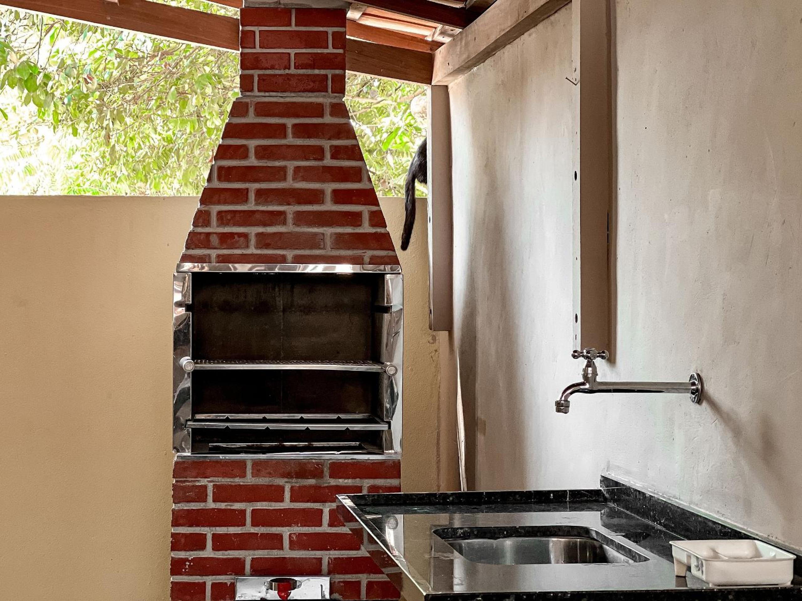Casas com 2 ou 3 suítes (todas com ar split), com internet privativa 300MBPSno Residencial Nazareth, localizado a aproximadamente 80m da praia de Taperapuã