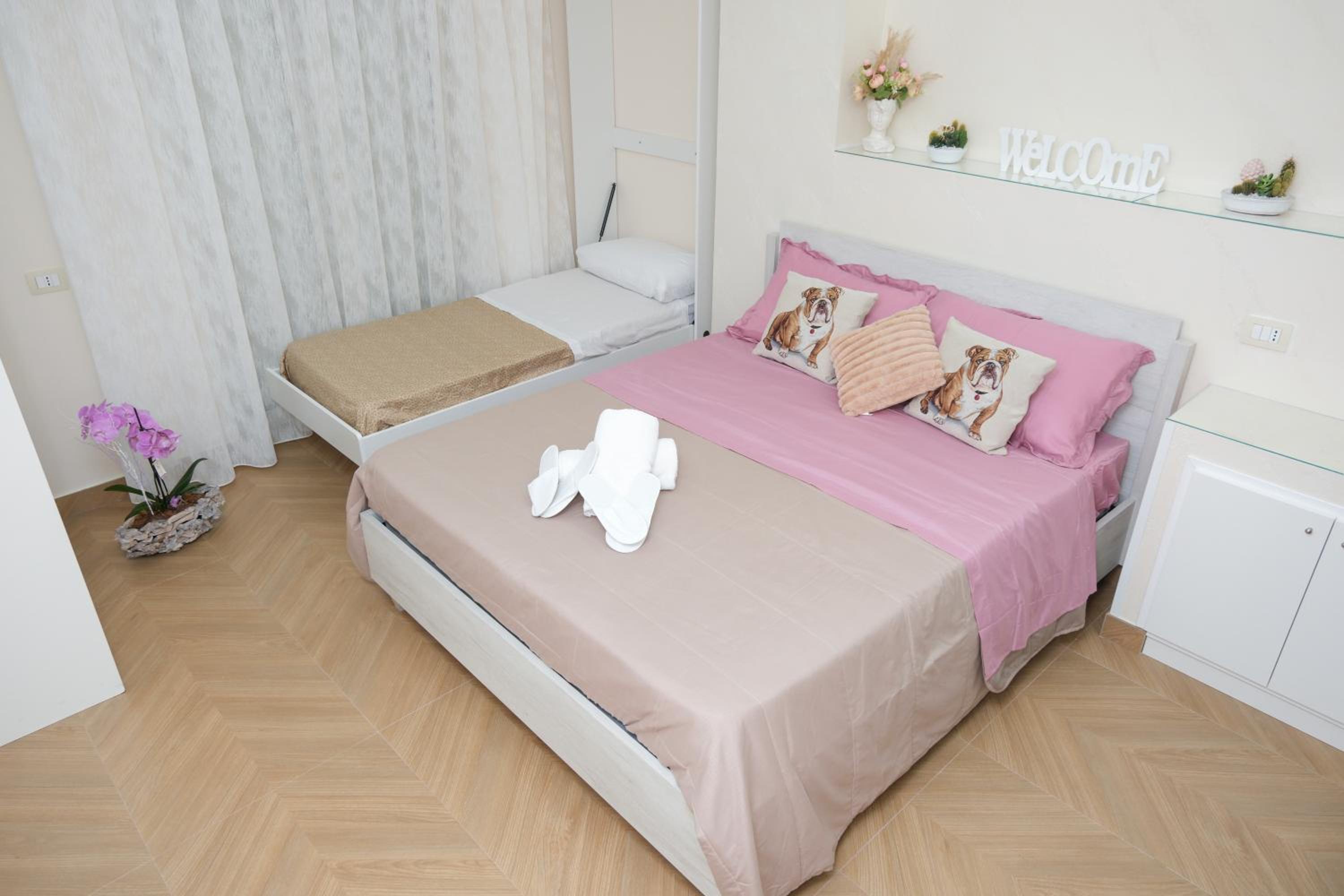 Max Fox Suite