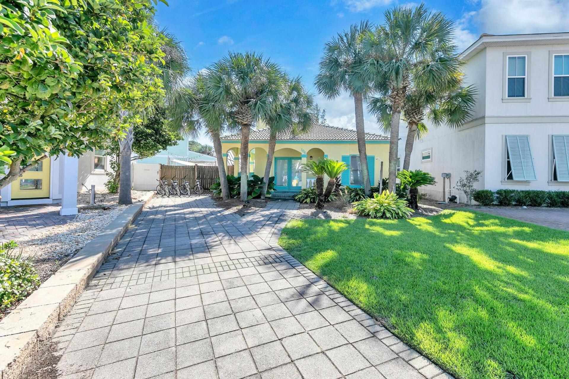 Tropical Dreams sleeps 10 beach access view 3