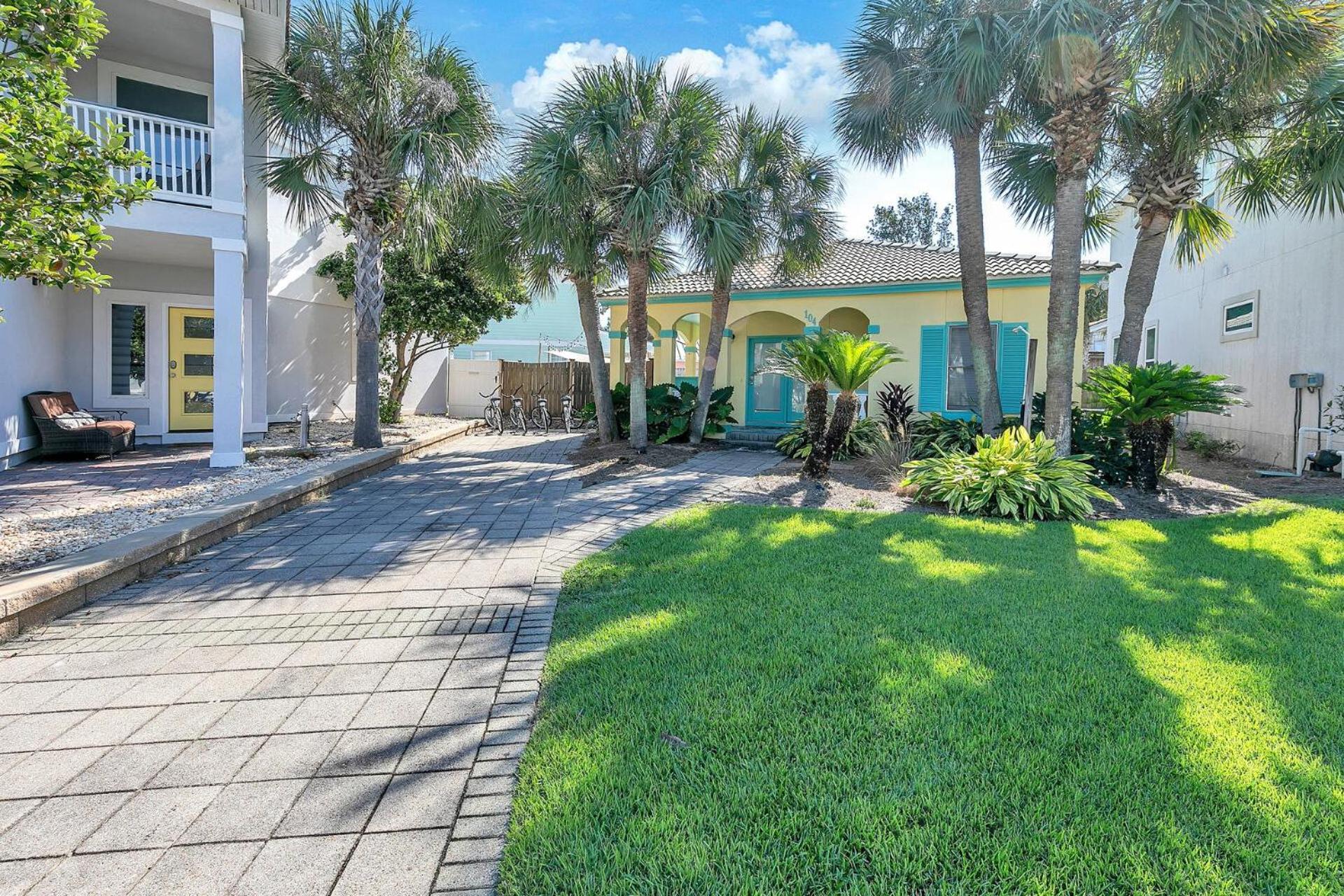 Tropical Dreams sleeps 10 beach access view 5