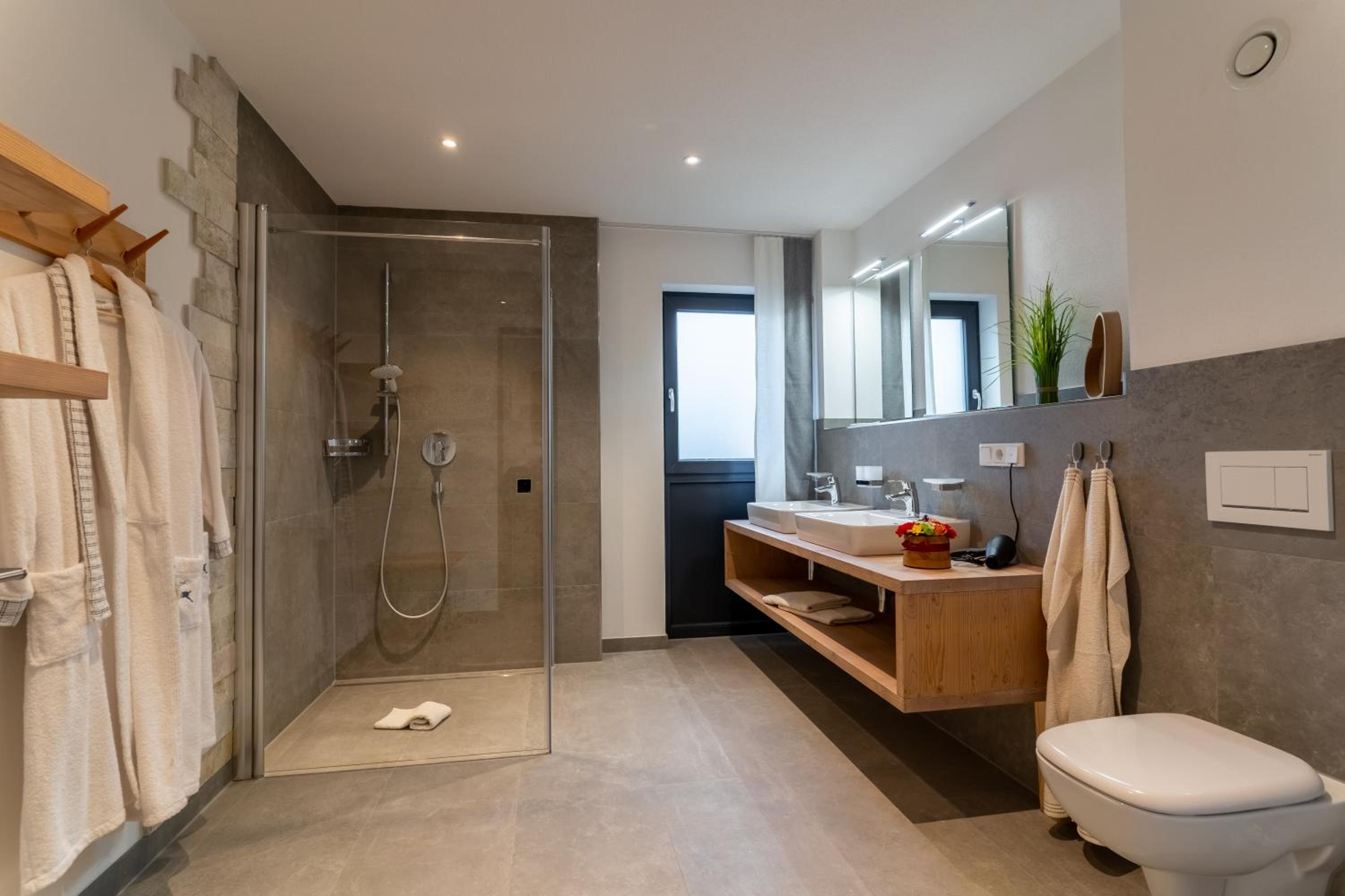 INVITA Natur-Chalets - Gruppenurlaub, Events im Schwarzwald - 6 Apartments, 25 Personen