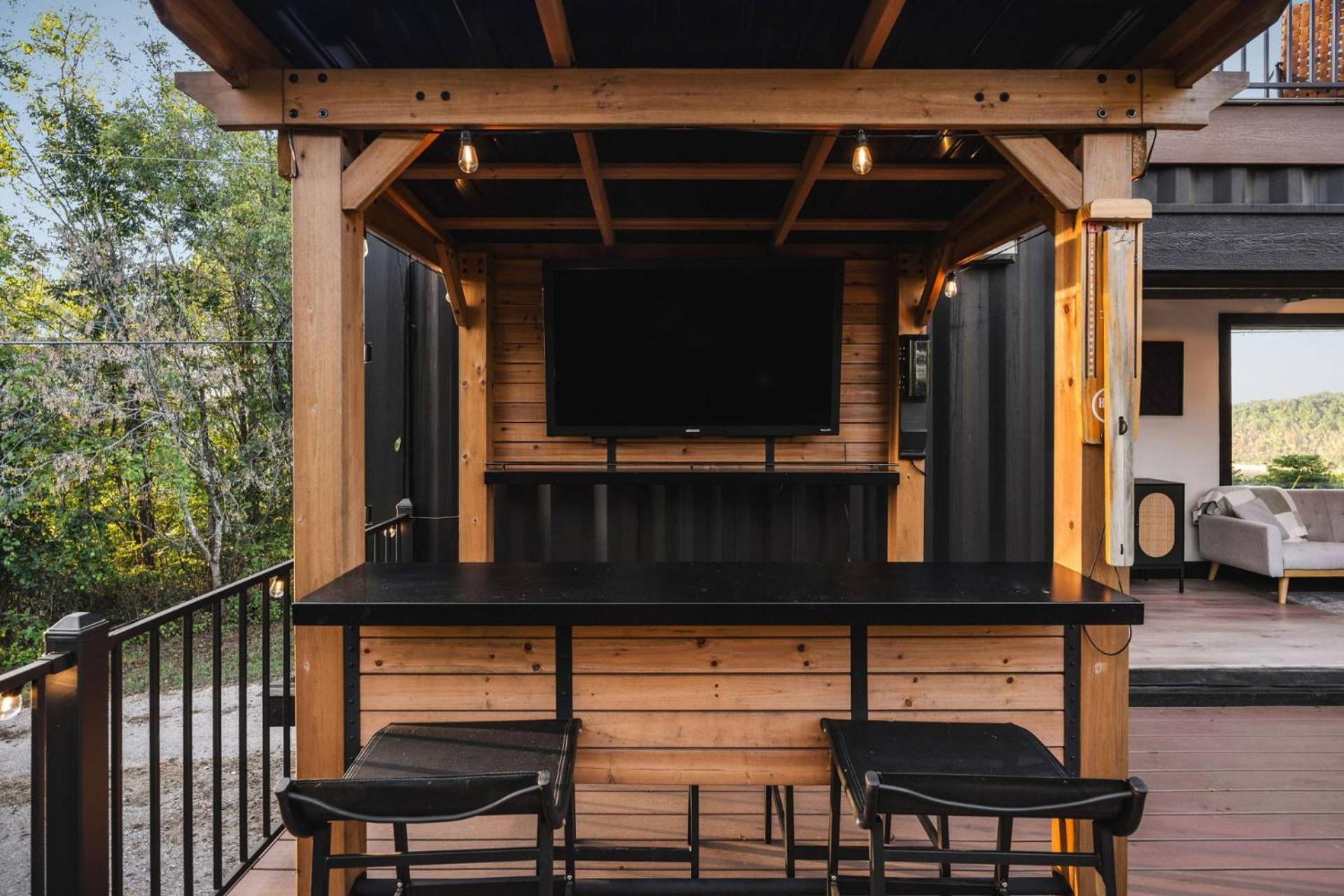 Center Hill Container