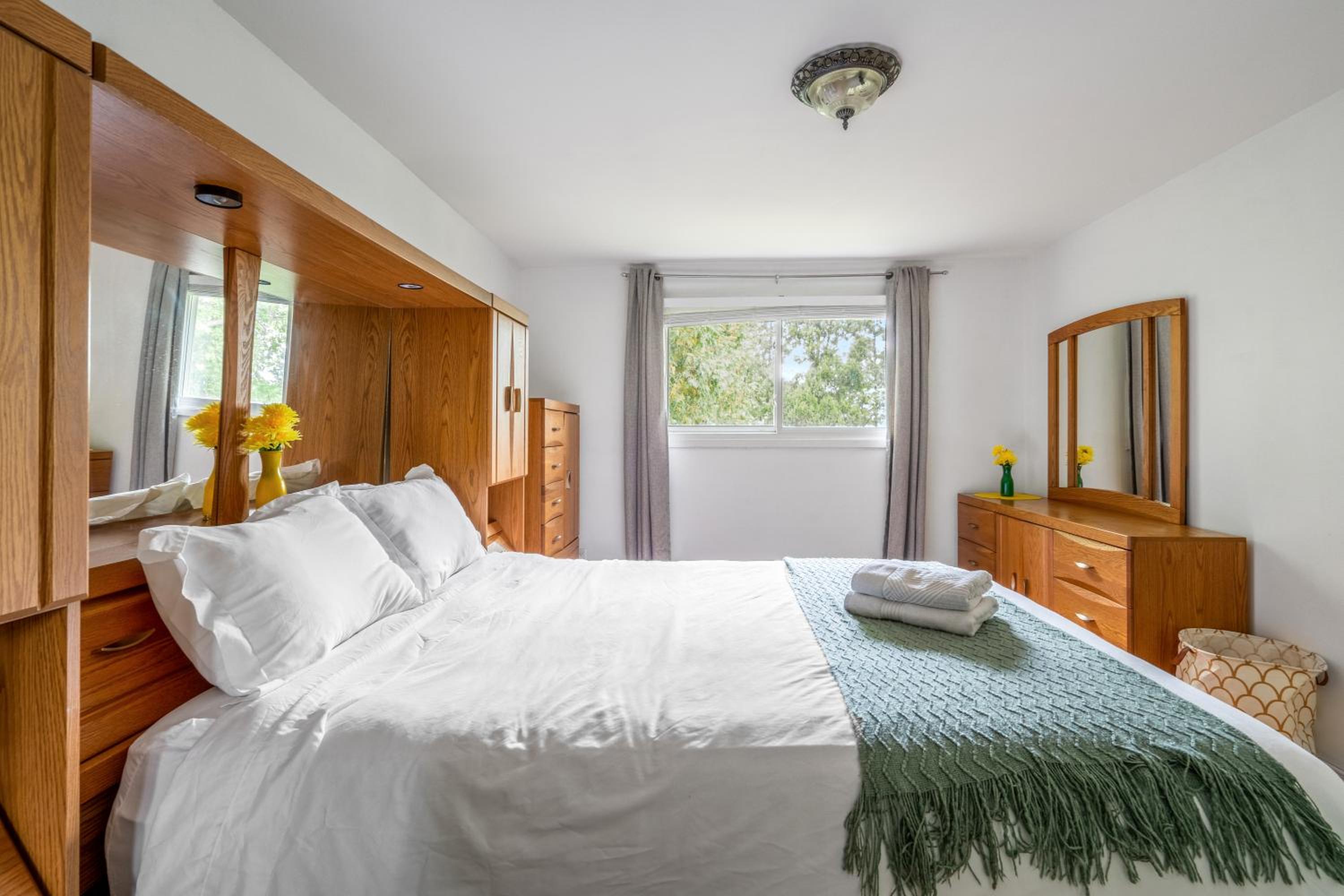 Glengarry Haus Spacious 2BR Home Away From Home