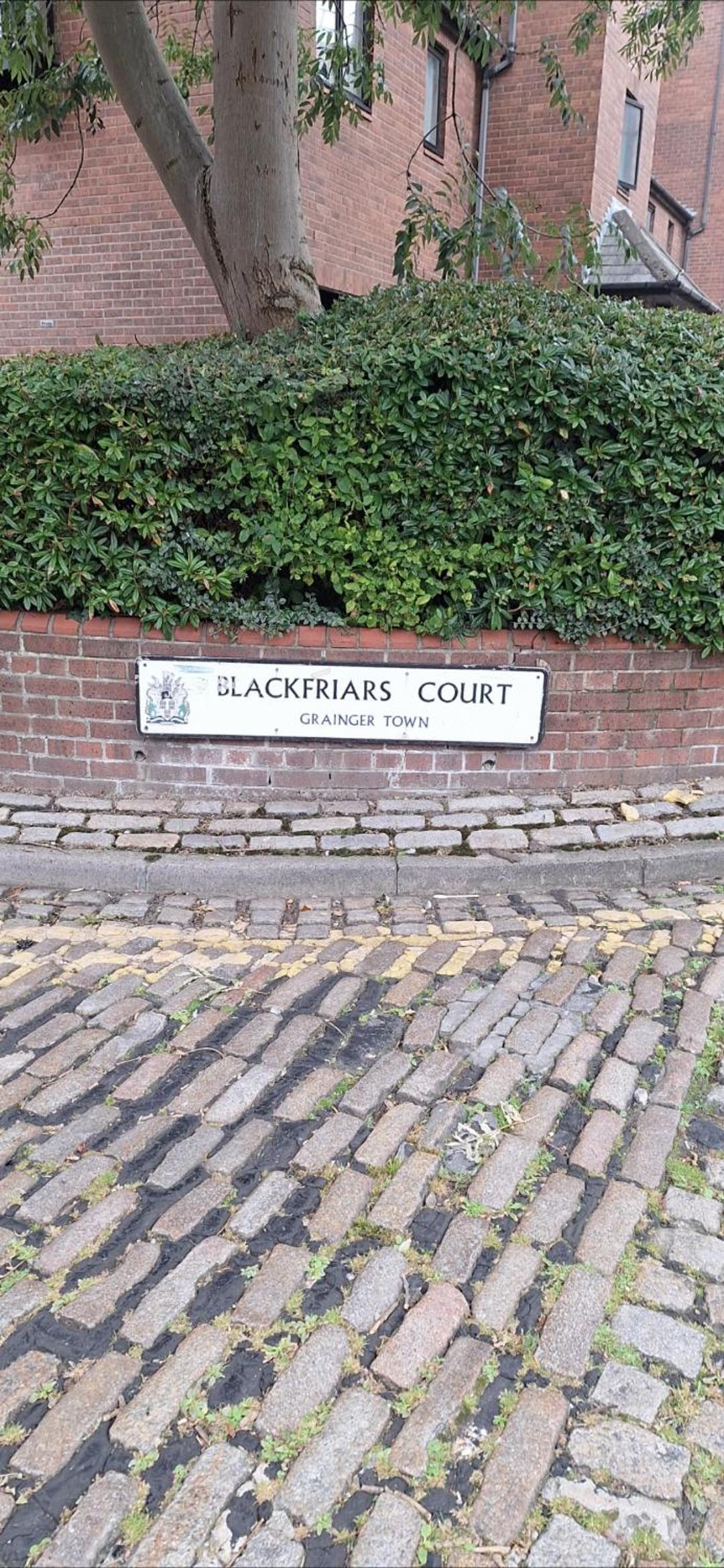 Spacious Central 3 bedroom Apartment, Free Parking- Perfect for Groups, Sleeps 5 view 3