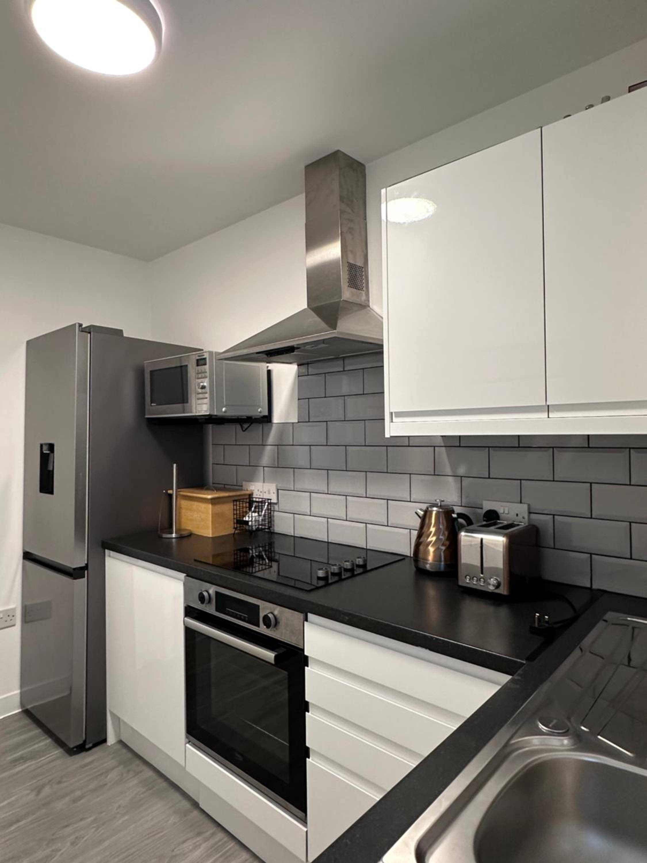 Granada Apartments Derby Road view 3
