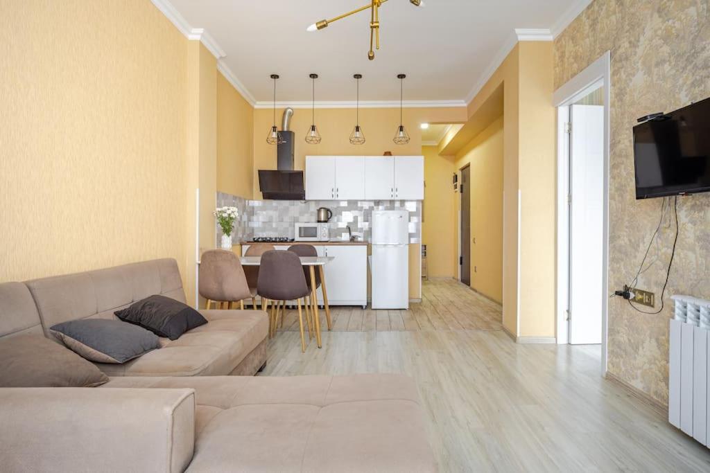 Bright & Cozy Haven,Tbilisi Metro Nearby view 2