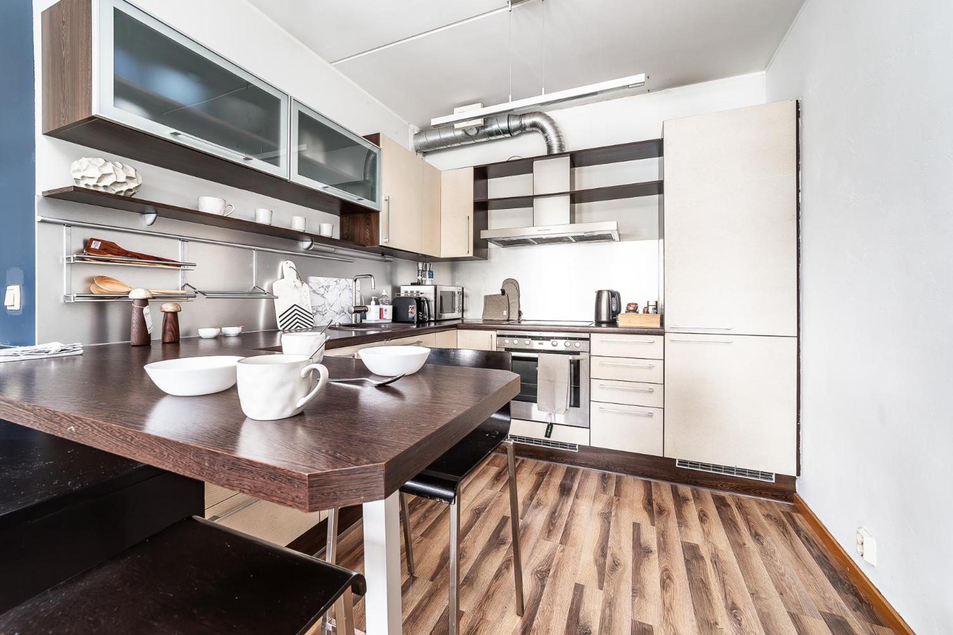 Top floor near ferry terminal - free parking view 3