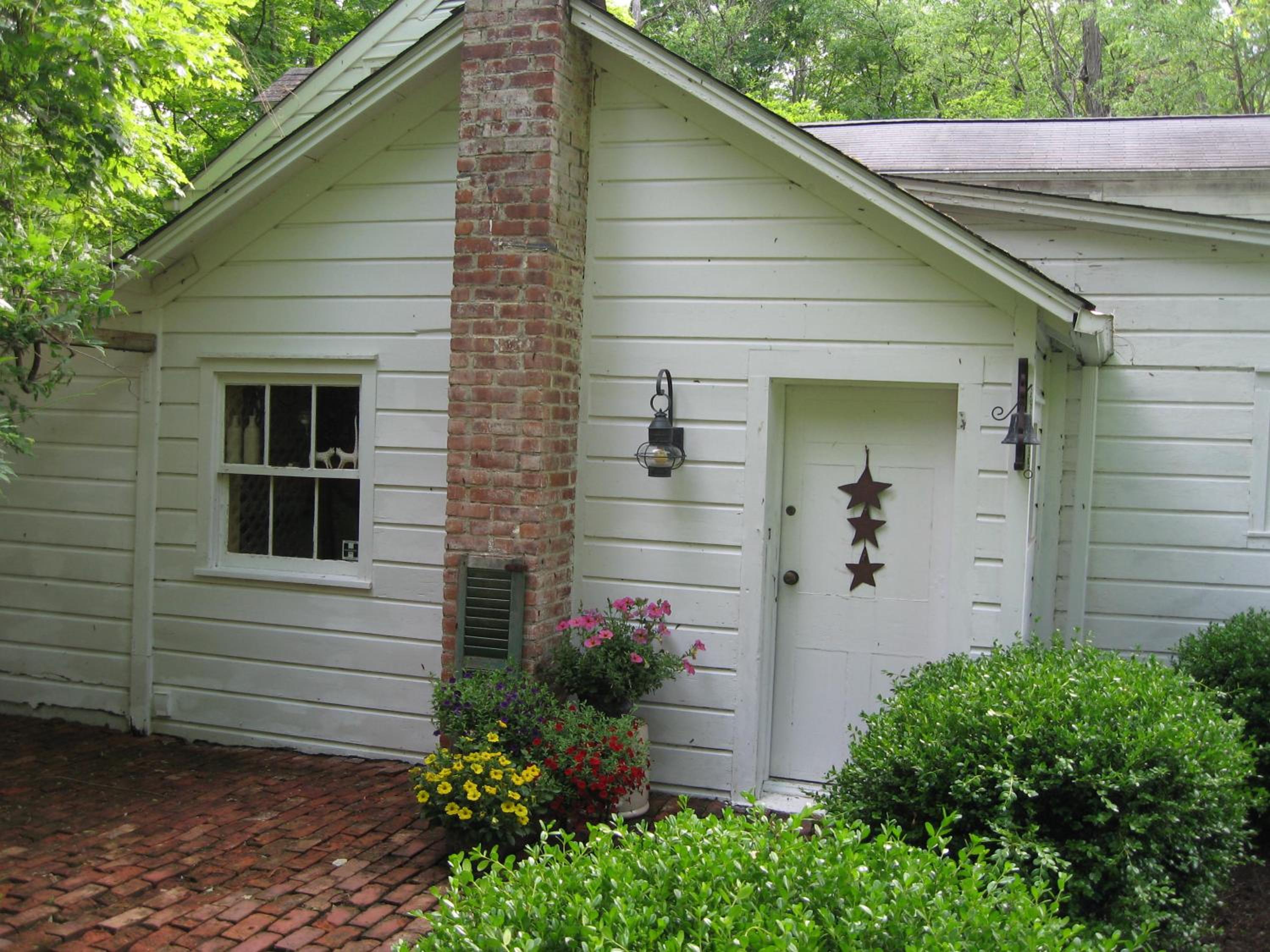 Omega Special, 1860s farm house 7 acres view 4