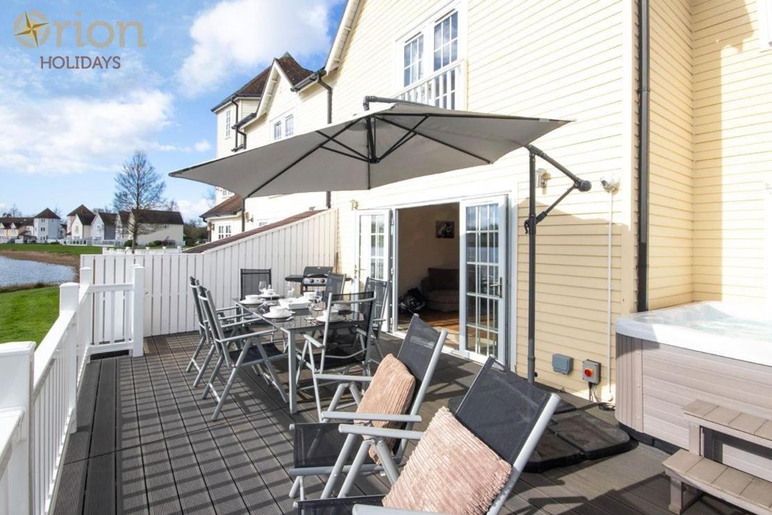Windrush Lake 82, Puffin Lodge - P view 3