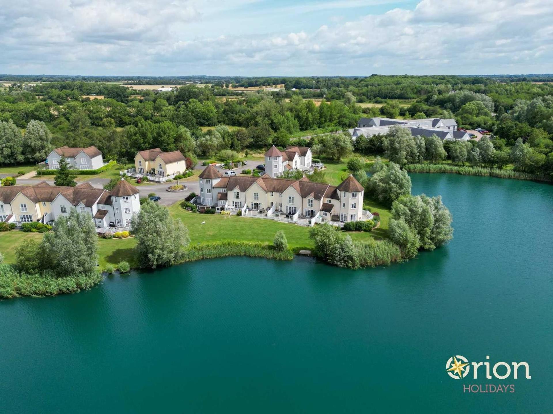 Windrush Lake 82, Puffin Lodge - P view 2