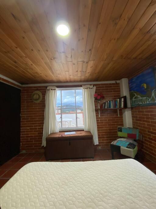 Apartamento en último piso hermosa vista al pueblo y lago