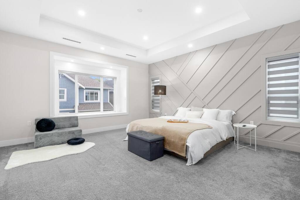 Modern Comfortable Charming Retreat