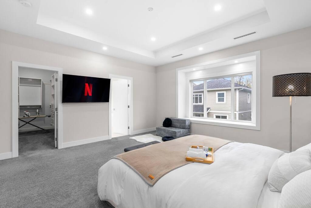 Modern Comfortable Charming Retreat