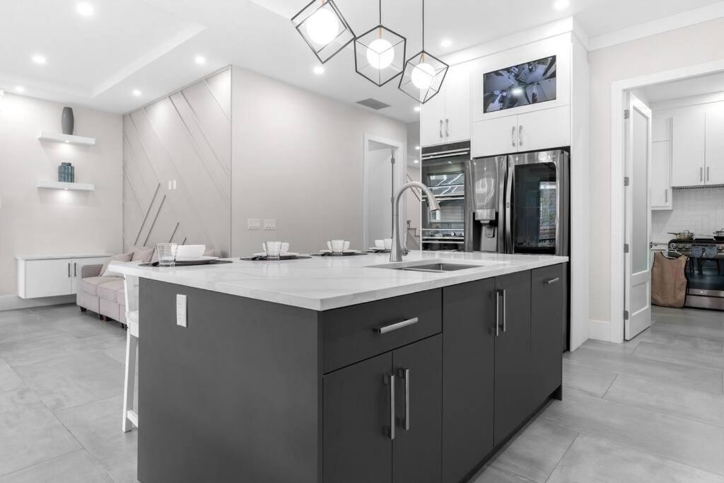 Modern Comfortable Charming Retreat