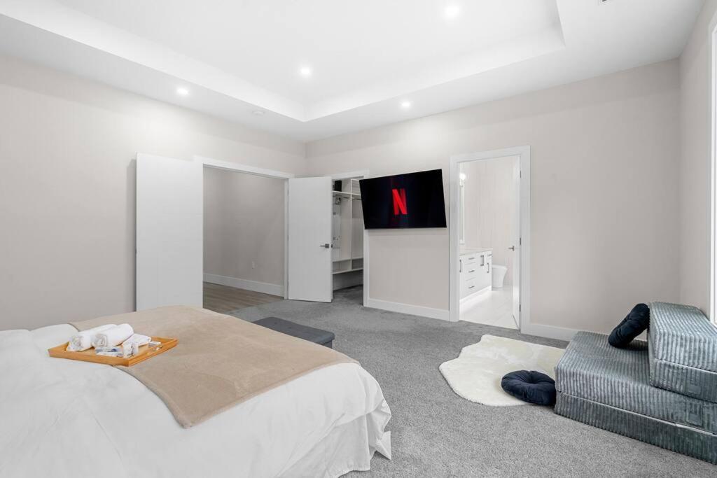 Modern Comfortable Charming Retreat