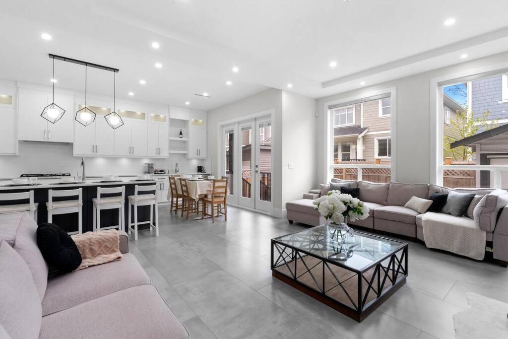 Modern Comfortable Charming Retreat