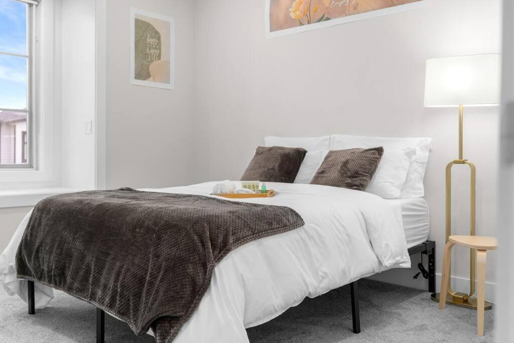 Modern Comfortable Charming Retreat
