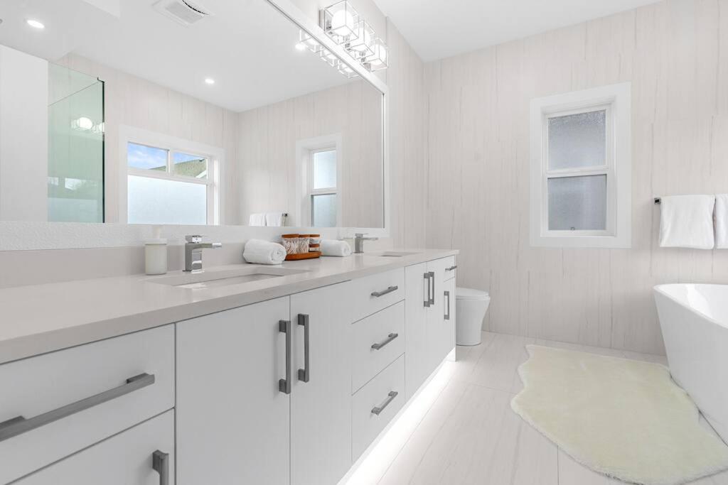 Modern Comfortable Charming Retreat