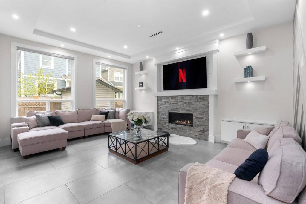 Modern Comfortable Charming Retreat