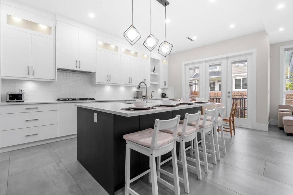 Modern Comfortable Charming Retreat
