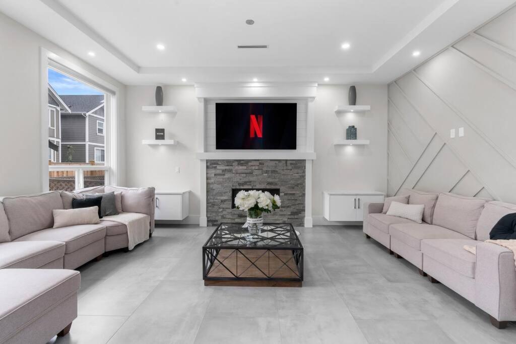 Modern Comfortable Charming Retreat