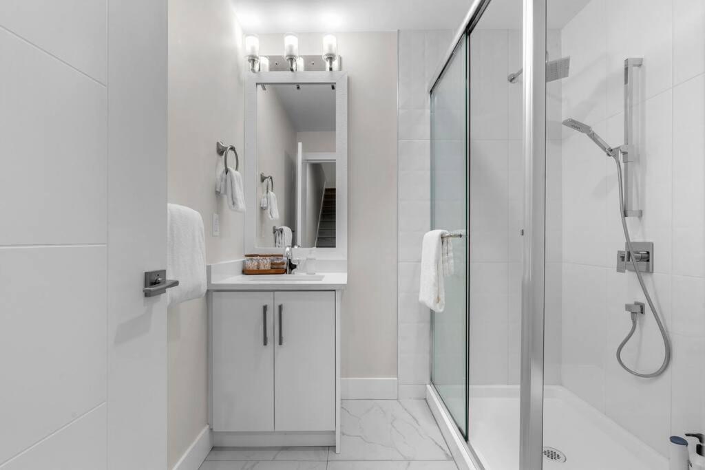 Modern Comfortable Charming Retreat