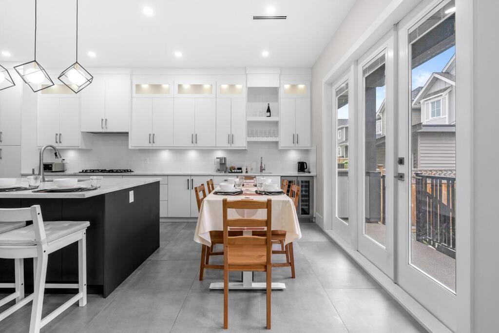 Modern Comfortable Charming Retreat