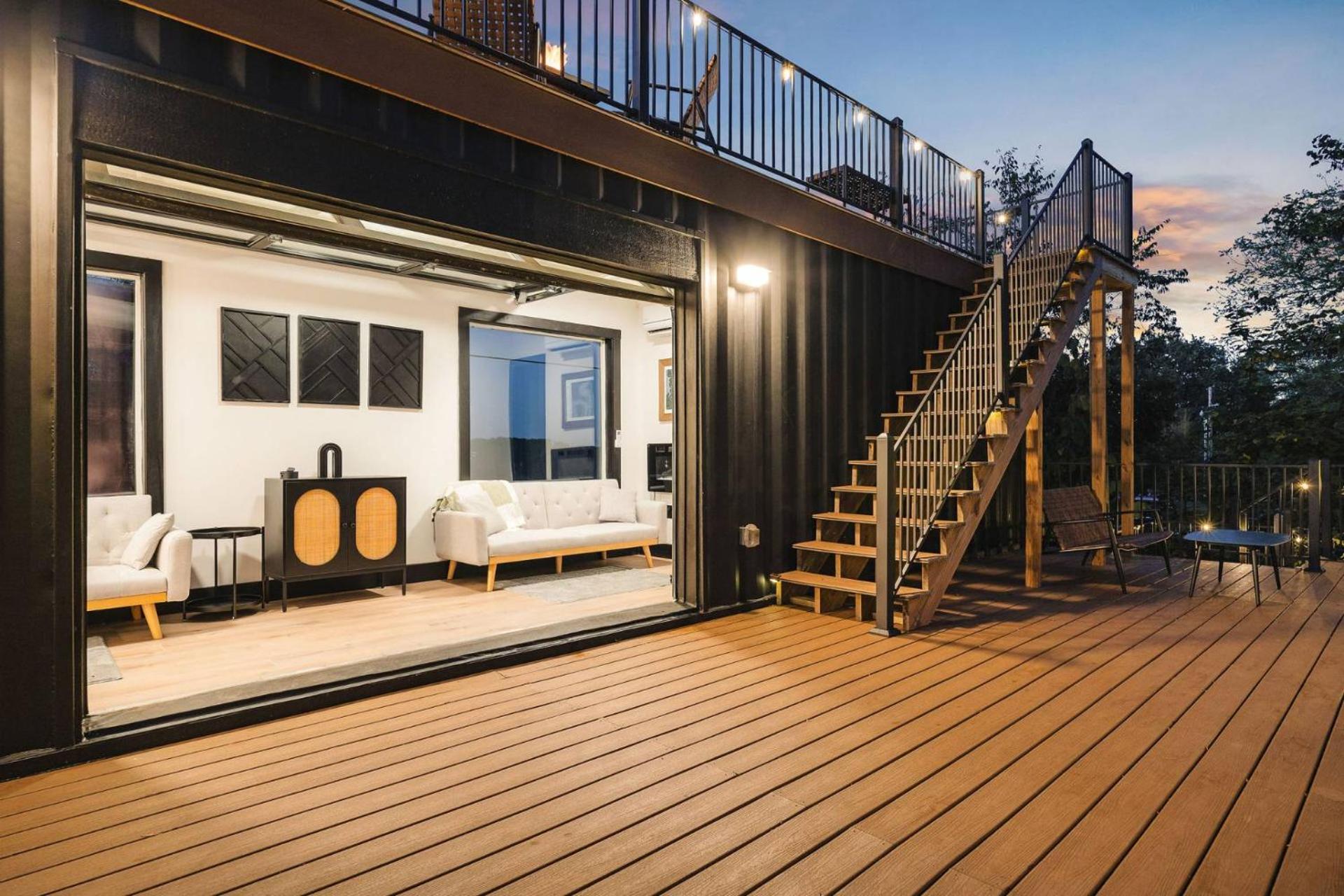 Center Hill Container