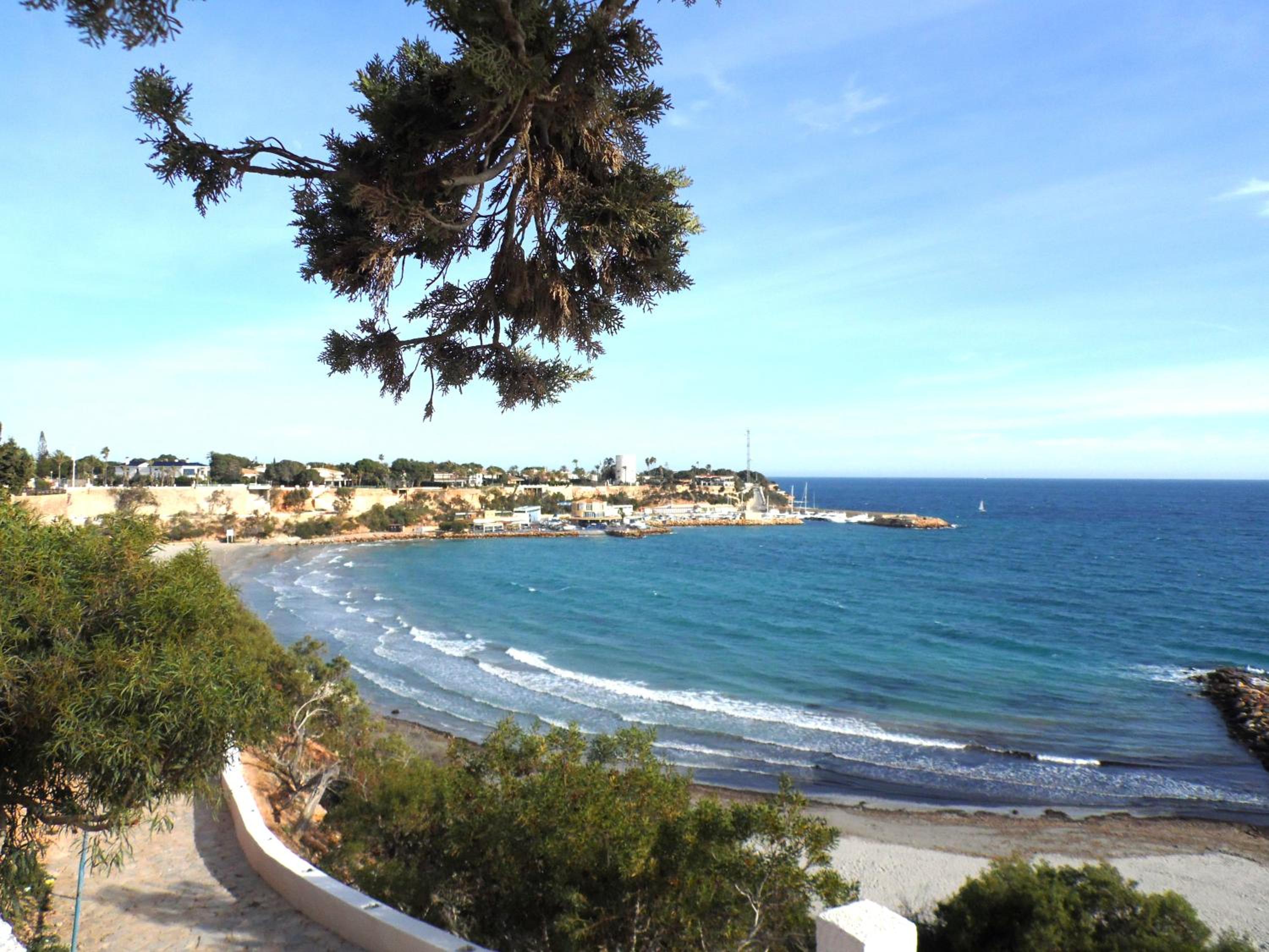 Villa La Zenia, Private pool, 10min walk to La Zenia Beach, for 6 people