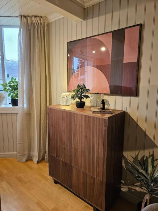 Stylish City Apartment With Mountain View view 4