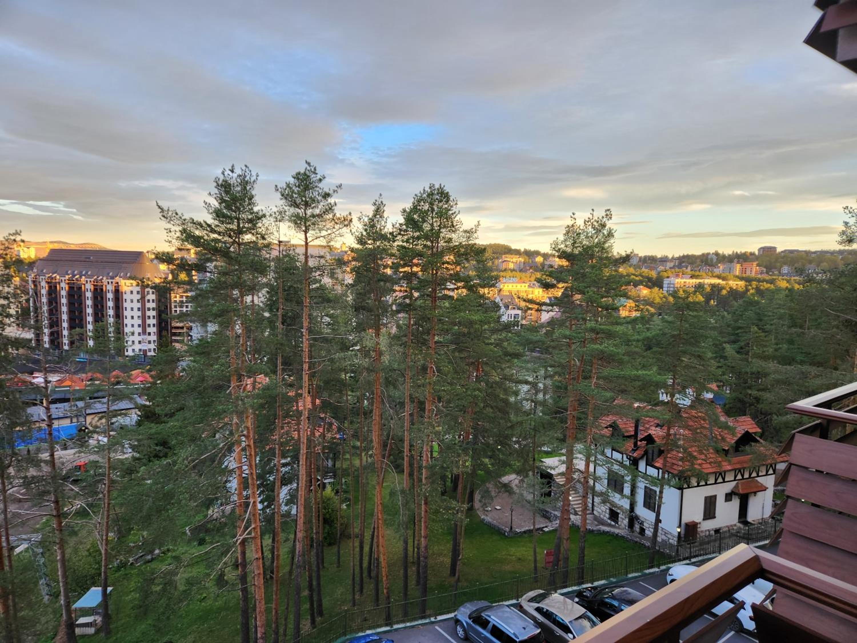 Green View Apartment with free garage parking view 2