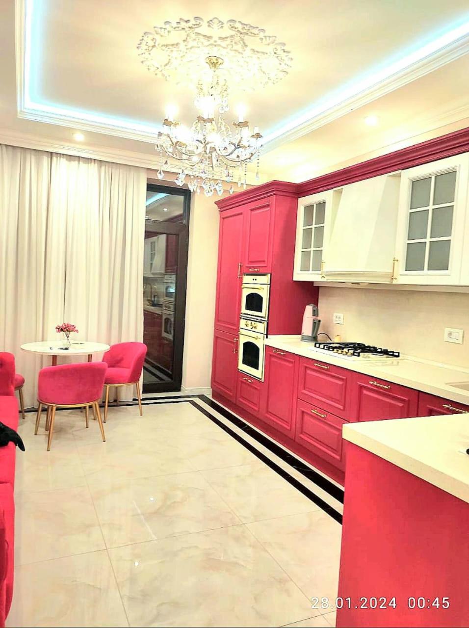 Apartment in the center, with 2 bedrooms!