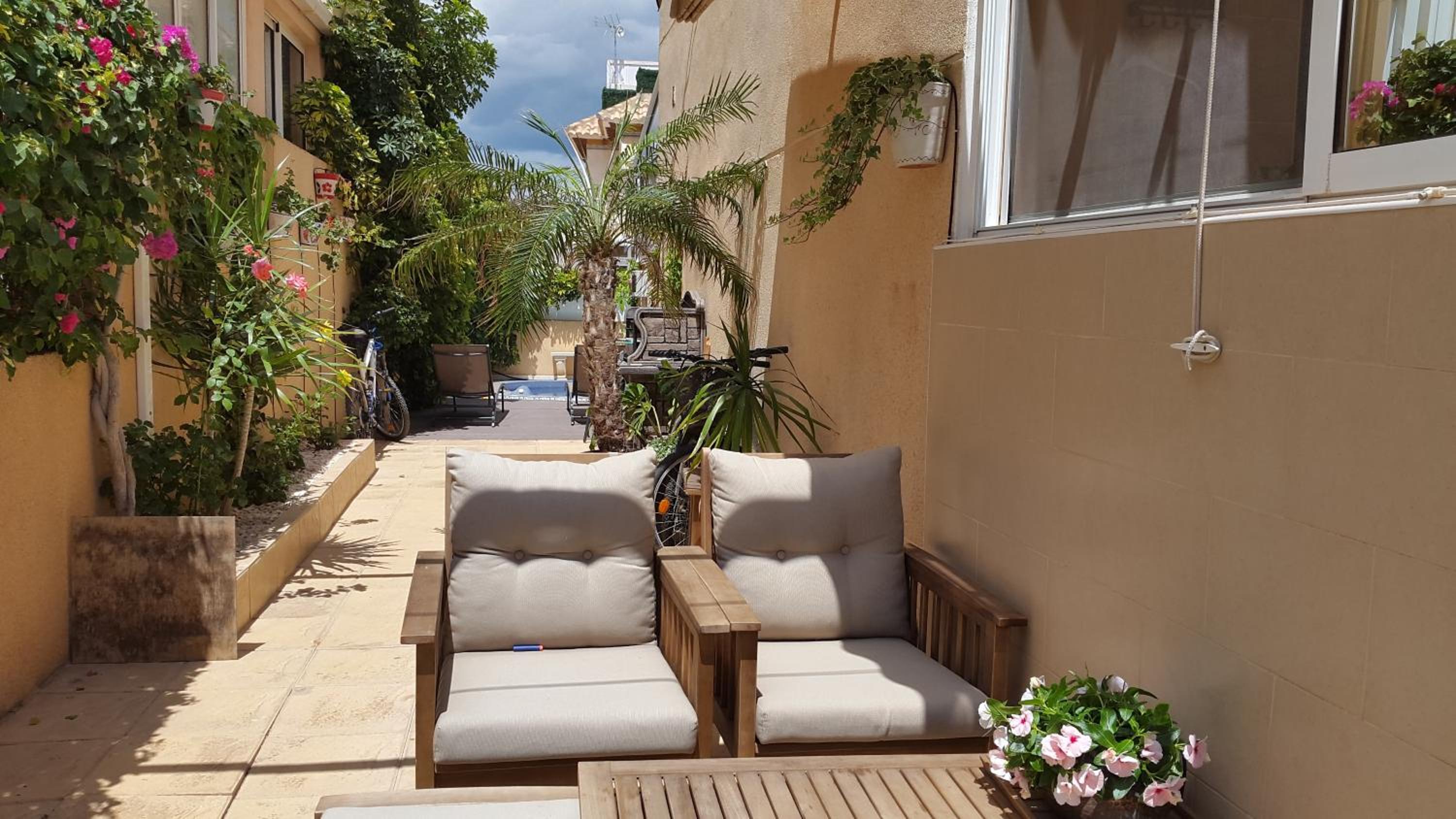 Villa La Zenia, Private pool, 10min walk to La Zenia Beach, for 6 people