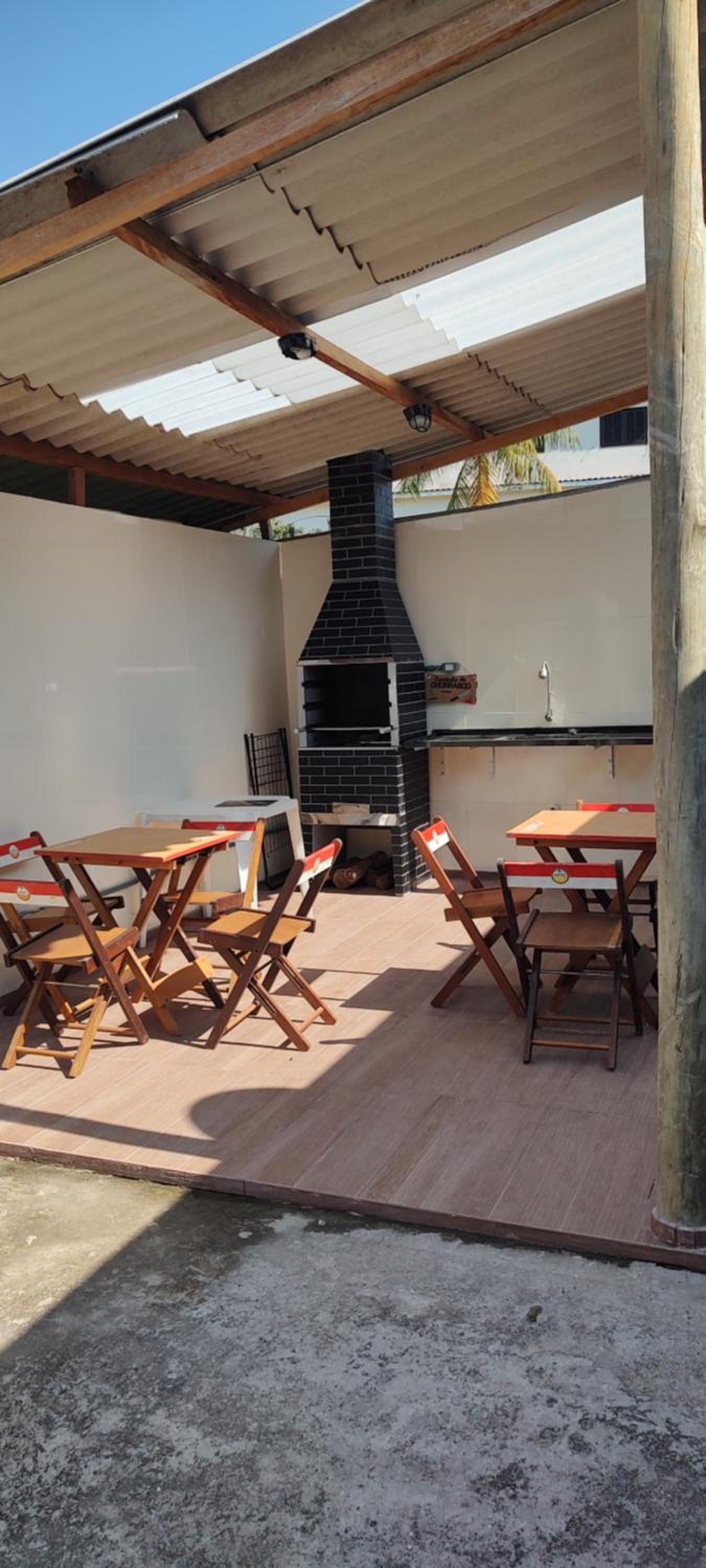 Casa aconchegante, Ubatuba, 40 metros da praia, frente ao mar, garagem fechada, quintal grande, área de lazer, churrasqueira, ar condicionado, wifi, tv a c