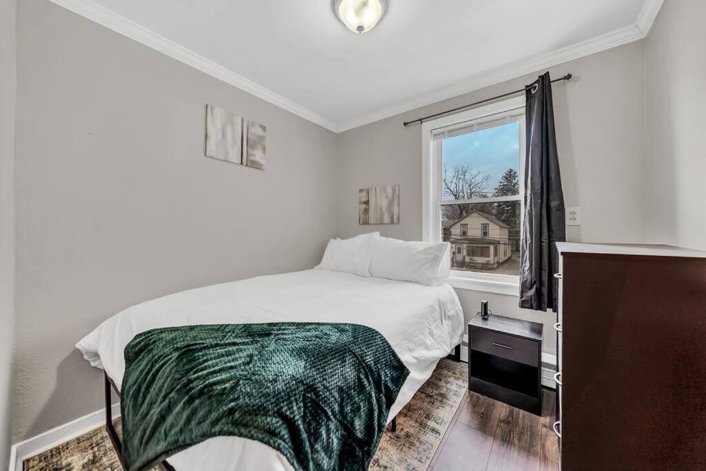 Perfect Location and Fast Wi-Fi Heart of Village view 3