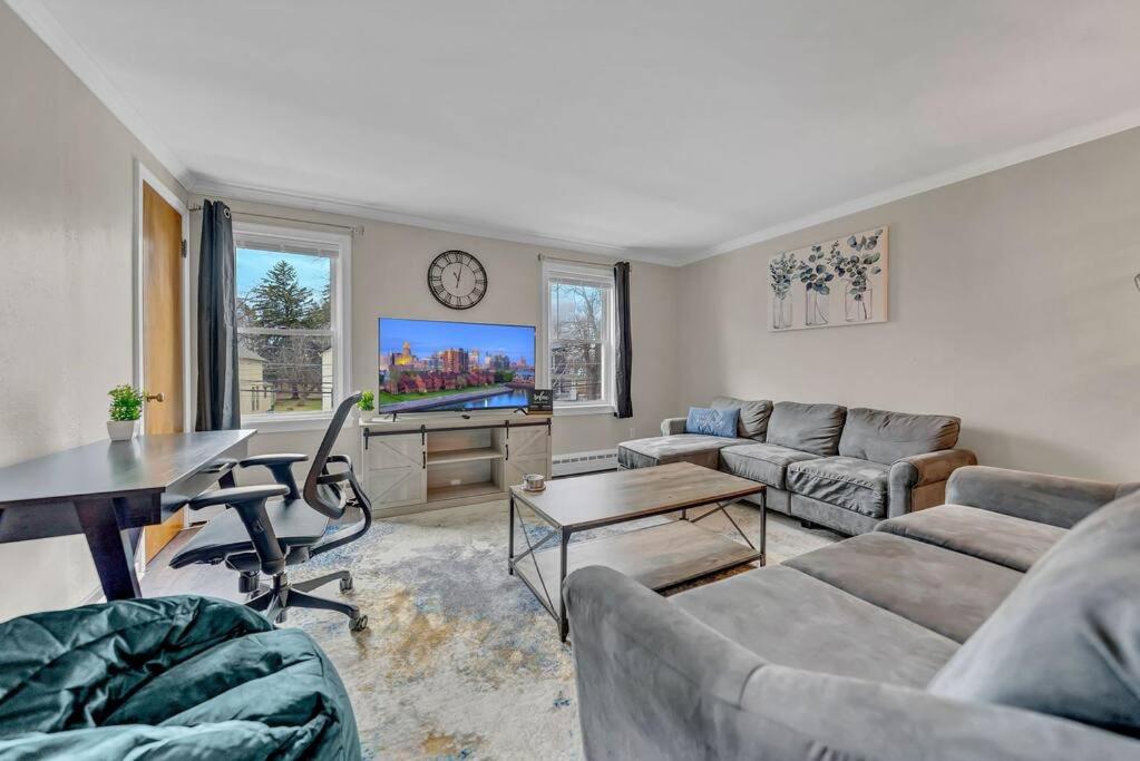 Perfect Location and Fast Wi-Fi Heart of Village view 4