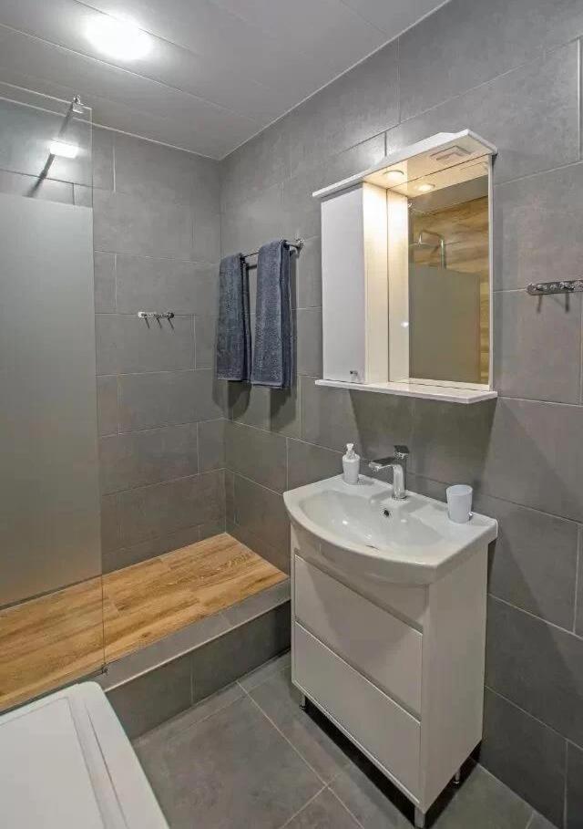 Fancy Modern 1 bedroom , New Building, Middle of City Center , Buzand Street